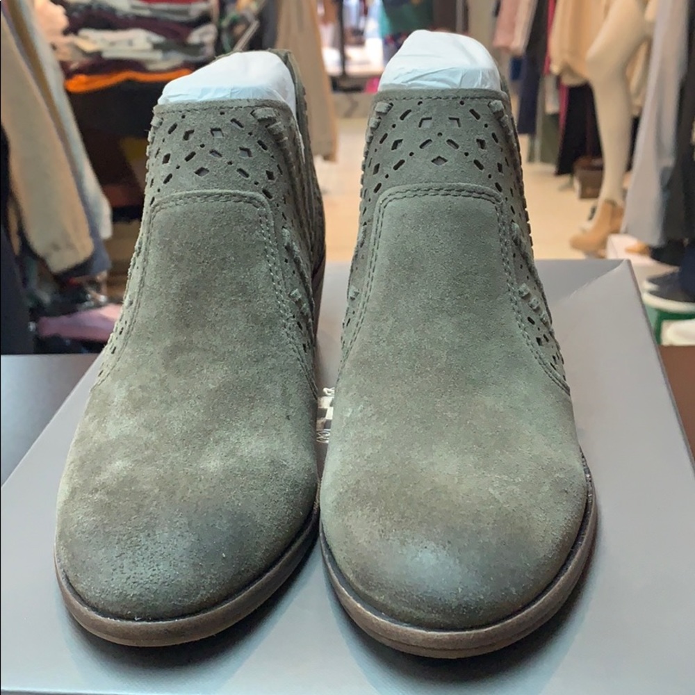 Vince Camuto- Prasata ankle booties tornado Verona